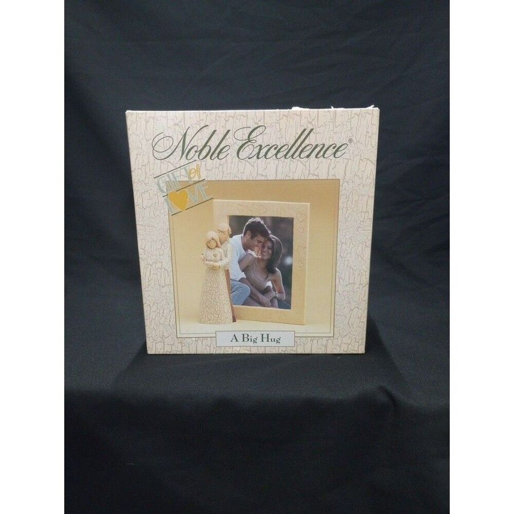 Noble Excellence Gift of Love Best Friends Big Hug A Couple Figurine 5x7 Frame